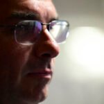 Acordo de Flávio com partidos do Centrão trava após crise por mensagens com Vorcaro