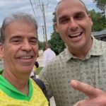Eduardo Bolsonaro grava vídeo e pede aos seguidores que acompanhem o Deputado Coronel Feitosa nas redes sociais Eduardo Bolsonaro grava vídeo e pede aos seguidores que acompanhem o Deputado Coronel Feitosa nas redes sociais