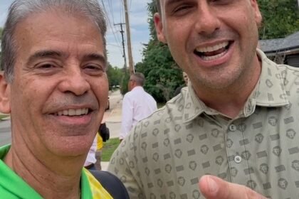 Eduardo Bolsonaro grava vÃdeo e pede aos seguidores que acompanhem o Deputado Coronel Feitosa nas redes sociais Eduardo Bolsonaro grava vÃdeo e pede aos seguidores que acompanhem o Deputado Coronel Feitosa nas redes sociais
