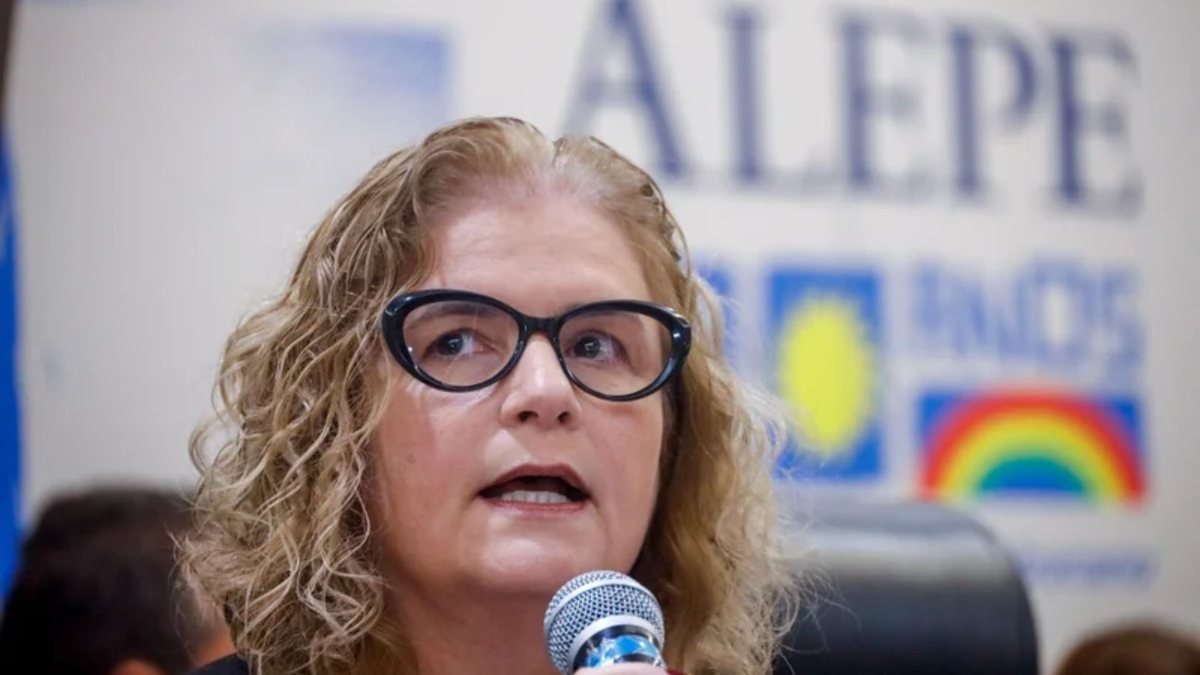 Secretária de Raquel rebate oposição sobre suposta redução de leitos em Pernambuco: “equívoco” Secretária de Raquel rebate oposição sobre suposta redução de leitos em Pernambuco: “equívoco”