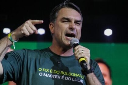 Flávio pede a Fachin para que Moraes seja declarado suspeito de julgar caso Master Flávio pede a Fachin para que Moraes seja declarado suspeito de julgar caso Master