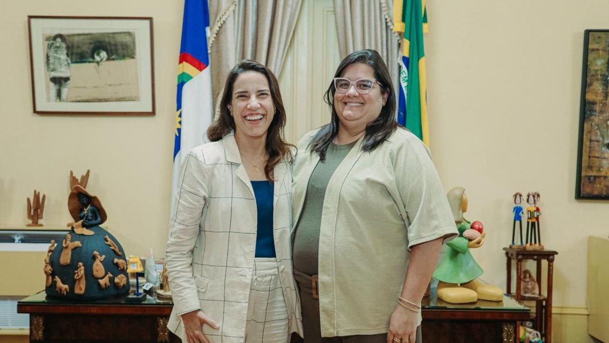 Raquel Lyra capta prefeita do PSB de João Campos e filia Carol Jordão ao PSD Raquel Lyra capta prefeita do PSB de João Campos e filia Carol Jordão ao PSD