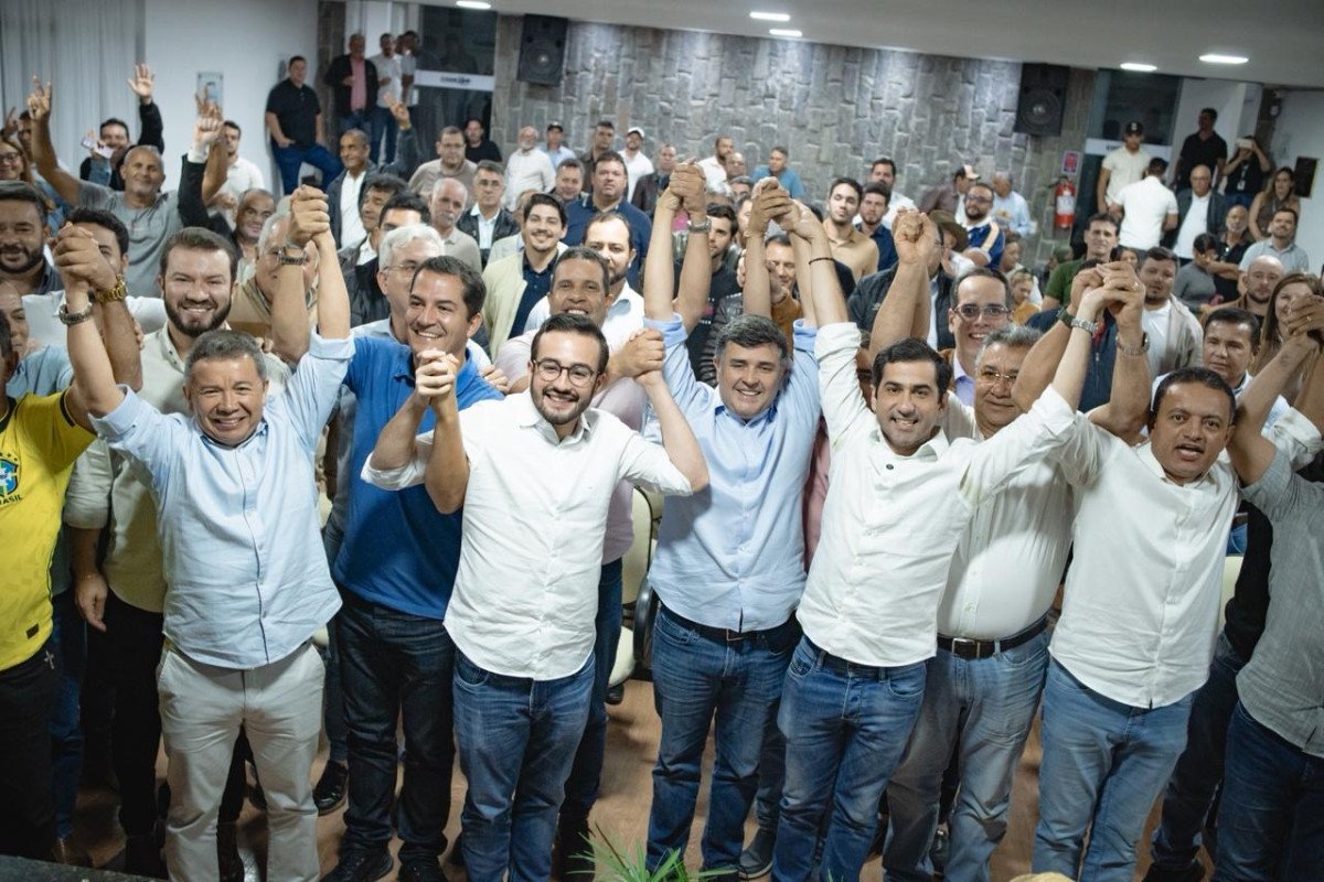 Eduardo da Fonte consolida pré-candidatura ao Senado com força maciça dos prefeitos do Agreste Meridional Eduardo da Fonte consolida pré-candidatura ao Senado com força maciça dos prefeitos do Agreste Meridional