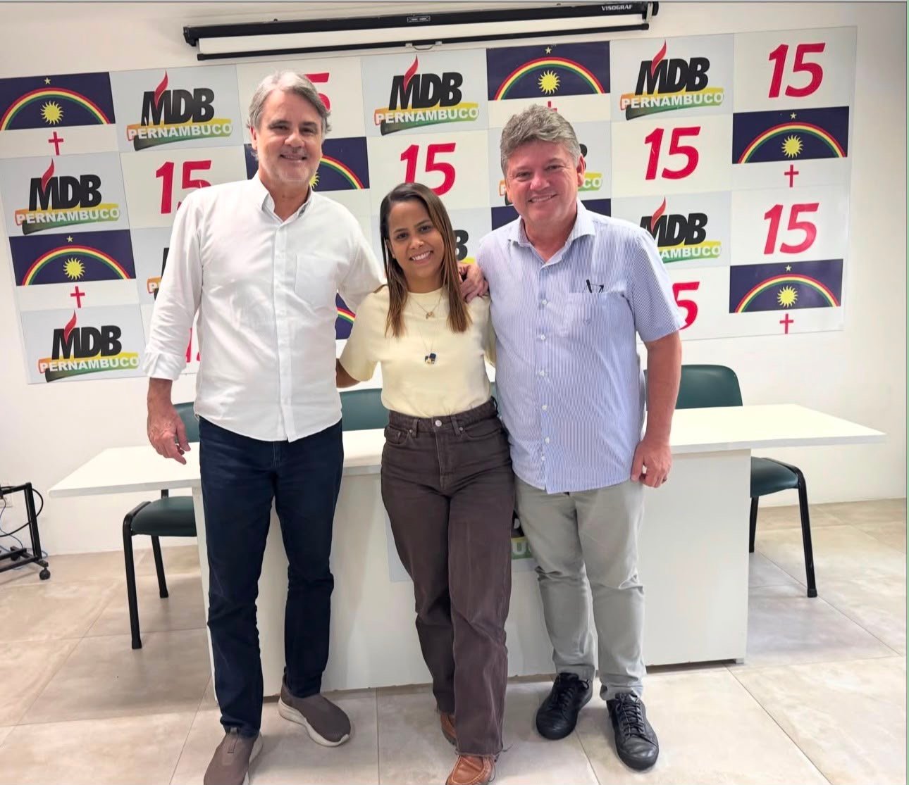Cássia do Moinho se reúne com Raul Henry e Sileno Guedes para fortalecer projeto político na Mata Norte Cássia do Moinho se reúne com Raul Henry e Sileno Guedes para fortalecer projeto político na Mata Norte