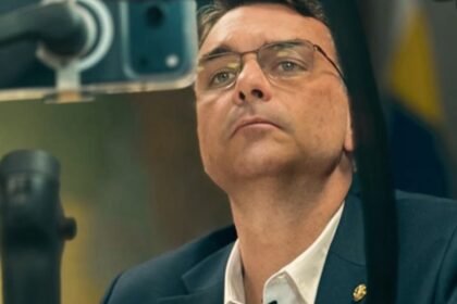 ‘Vamos reduzir a maioridade penal e aprovar castração química para estuprador’, diz Flávio Bolsonaro ‘Vamos reduzir a maioridade penal e aprovar castração química para estuprador’, diz Flávio Bolsonaro