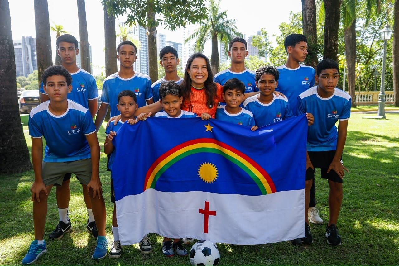 Governadora Raquel Lyra lança projeto Areninhas para construção de 203 campos de futebol em todo o Estado Governadora Raquel Lyra lança projeto Areninhas para construção de 203 campos de futebol em todo o Estado