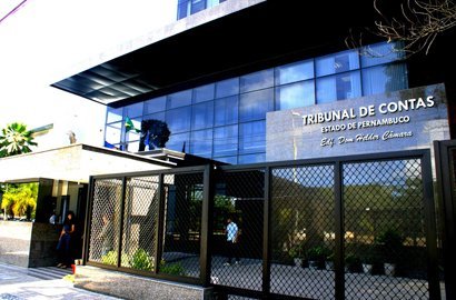 TCE-PE aponta suposto prejuízo de R$ 16 milhões em contrato de energia solar da Prefeitura do Recife TCE-PE aponta suposto prejuízo de R$ 16 milhões em contrato de energia solar da Prefeitura do Recife