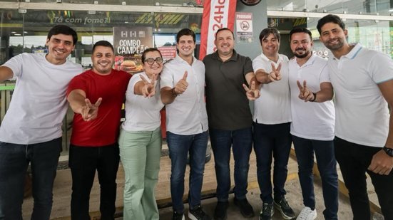Caminhada de João Campos em Paulista reúne lideranças da Frente Popular Caminhada de João Campos em Paulista reúne lideranças da Frente Popular