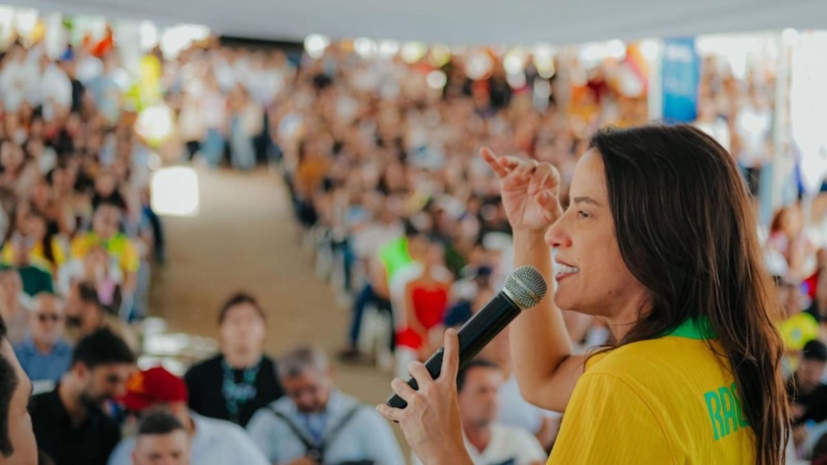 Raquel Lyra entrega 255 moradias em Caruaru, autoriza Colégio da Polícia Militar e anuncia pacote de obras Raquel Lyra entrega 255 moradias em Caruaru, autoriza Colégio da Polícia Militar e anuncia pacote de obras