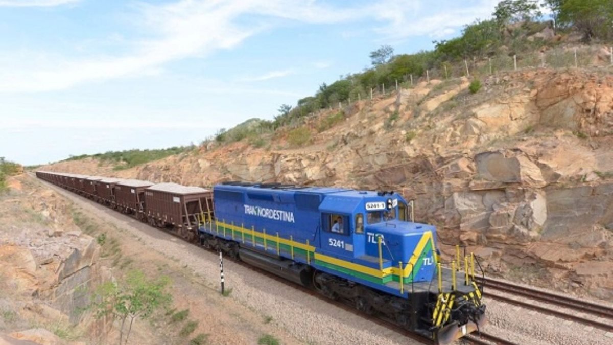 Lula inaugura novo trecho da Transnordestina no Ceará enquanto ramal de Pernambuco segue sem obras Lula inaugura novo trecho da Transnordestina no Ceará enquanto ramal de Pernambuco segue sem obras