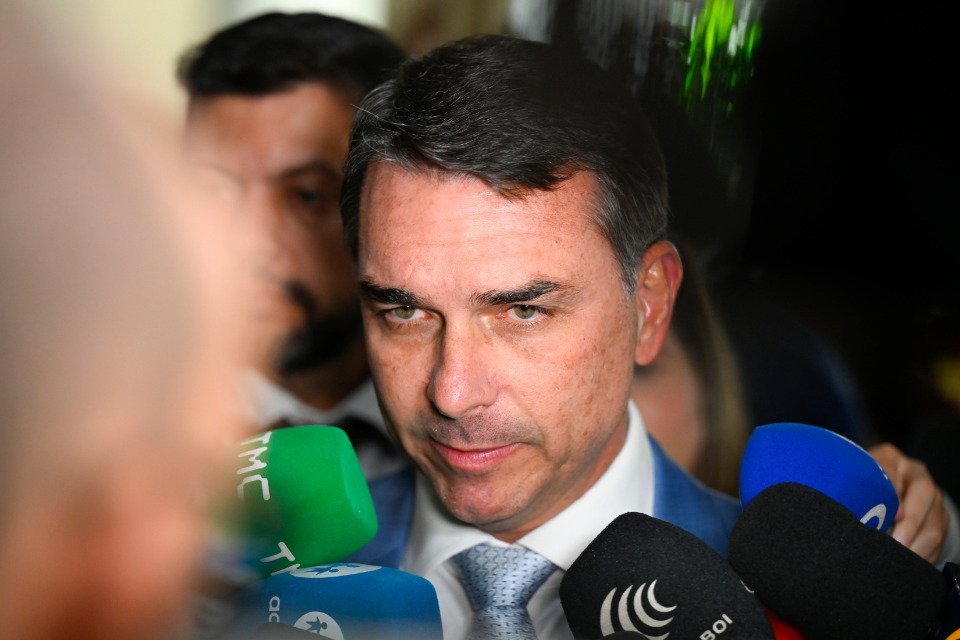 Flávio Bolsonaro adia agenda no Recife prevista para quinta (9) Flávio Bolsonaro adia agenda no Recife prevista para quinta (9)