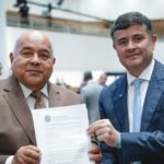 Eduardo da Fonte reforça agenda com segmento evangélico e entrega carta de compromisso a pastor Ailton Eduardo da Fonte reforça agenda com segmento evangélico e entrega carta de compromisso a pastor Ailton