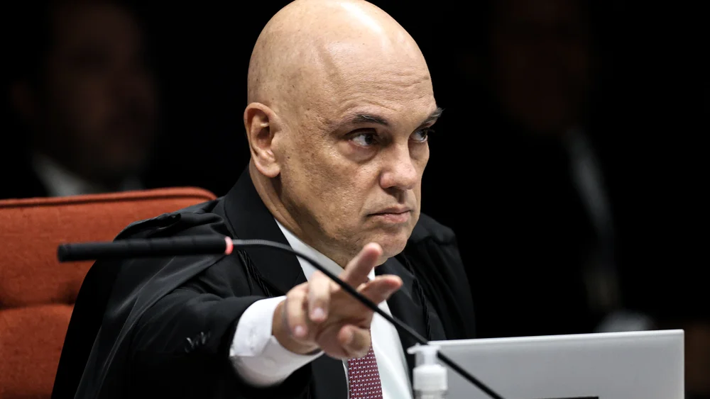 Moraes dá 48 horas para Bolsonaro explicar vídeo com IA e cita risco de volta à prisão Moraes dá 48 horas para Bolsonaro explicar vídeo com IA e cita risco de volta à prisão