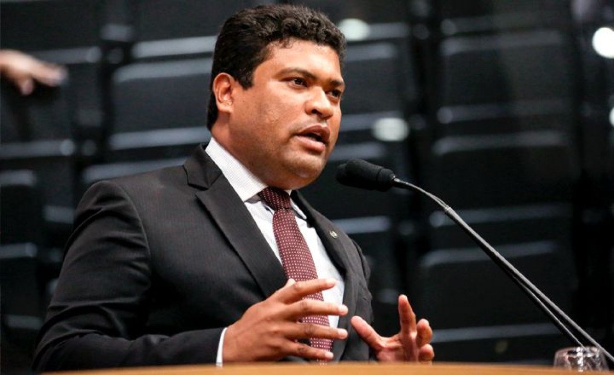 Joel da Harpa espera avanço de projeto que pode zerar Imposto de Renda para profissionais da segurança pública Joel da Harpa espera avanço de projeto que pode zerar Imposto de Renda para profissionais da segurança pública