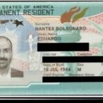 Condenado no Brasil, Eduardo Bolsonaro recebe green card do governo Trump Condenado no Brasil, Eduardo Bolsonaro recebe green card do governo Trump