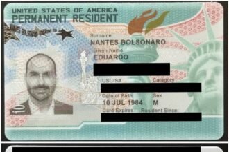 Condenado no Brasil, Eduardo Bolsonaro recebe green card do governo Trump Condenado no Brasil, Eduardo Bolsonaro recebe green card do governo Trump
