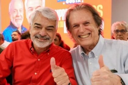 Em ato do PT, Luciano Bivar declara apoio a Lula e diz que jamais daria espaço para “golpismo” Em ato do PT, Luciano Bivar declara apoio a Lula e diz que jamais daria espaço para “golpismo”