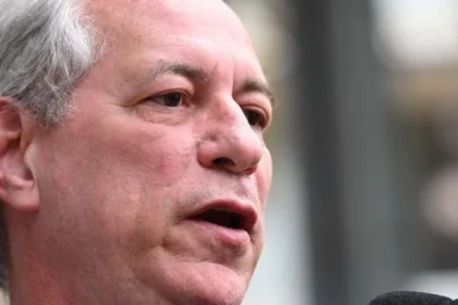 PL aprova apoio a Ciro Gomes após racha entre Flávio e Michelle e candidato no CE comemora PL aprova apoio a Ciro Gomes após racha entre Flávio e Michelle e candidato no CE comemora