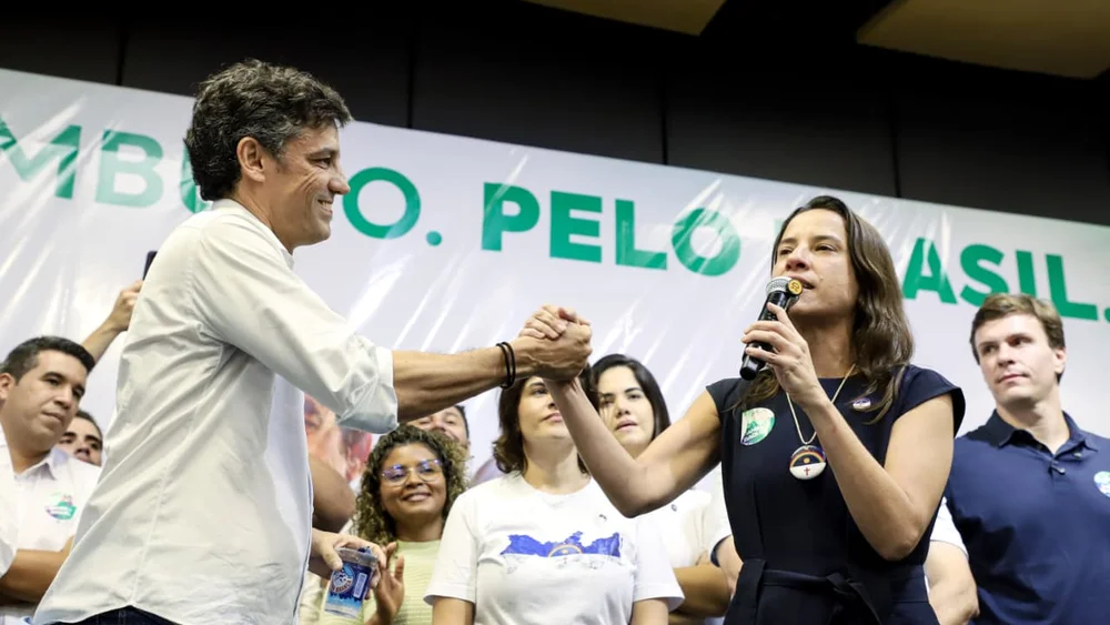 Raquel Lyra evita imprensa para não falar sobre indefinição entre Eduardo da Fonte e Miguel Coelho Raquel Lyra evita imprensa para não falar sobre indefinição entre Eduardo da Fonte e Miguel Coelho
