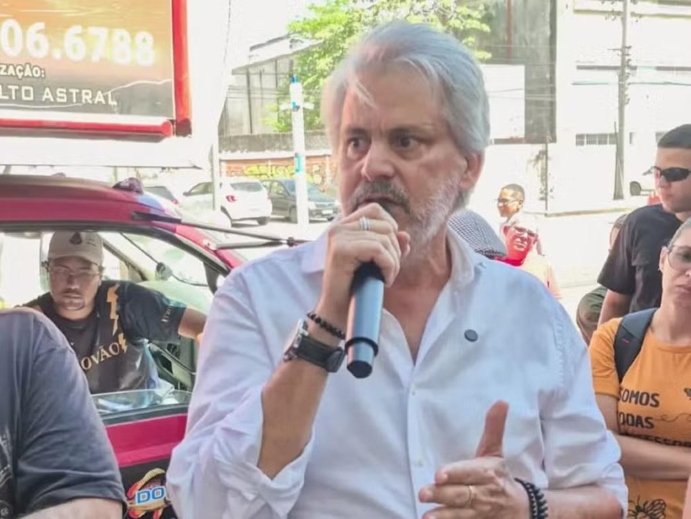 Presidente do PT no Recife se licencia do comando do partido para apoiar Raquel Lyra: ‘Fui perseguido por João Campos’, diz Presidente do PT no Recife se licencia do comando do partido para apoiar Raquel Lyra: ‘Fui perseguido por João Campos’, diz