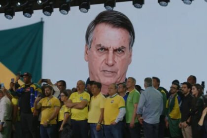 Defesa informa ao STF que Bolsonaro não autorizou vídeo de IA exibido em convenção de Flávio