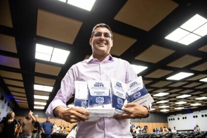 Diego Cabral comemora as quatro premiações de Camaragibe no IDEPE da Educação Diego Cabral comemora as quatro premiações de Camaragibe no IDEPE da Educação