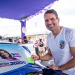 Em Carpina, Gustavo e Marcelo Gouveia, ao lado da prefeita Eduarda Gouveia, realizam adesivaço Em Carpina, Gustavo e Marcelo Gouveia, ao lado da prefeita Eduarda Gouveia, realizam adesivaço