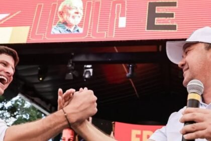 Após participar de convenção do PSB, prefeito de Araripina diz que “Miguel foi enganado por Raquel” Após participar de convenção do PSB, prefeito de Araripina diz que “Miguel foi enganado por Raquel”