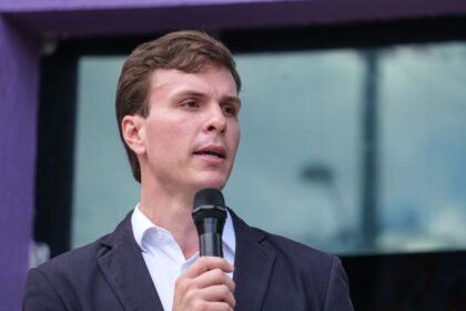 Miguel Coelho confirma candidatura a deputado federal após desistência de concorrer ao Senado Miguel Coelho confirma candidatura a deputado federal após desistência de concorrer ao Senado