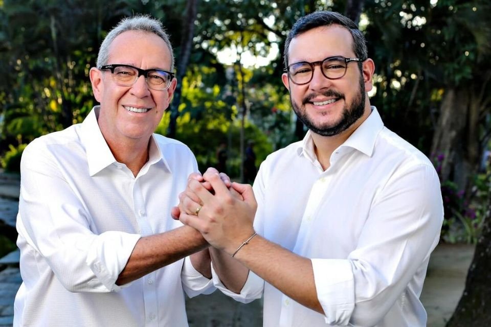Álvaro Porto e Gabriel Porto são condenados a pagar R$ 10 mil cada por propaganda eleitoral antecipada Álvaro Porto e Gabriel Porto são condenados a pagar R$ 10 mil cada por propaganda eleitoral antecipada