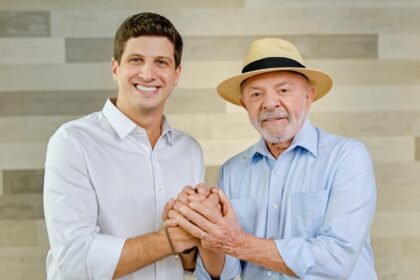 Lula cita João Campos entre nomes que podem liderar esquerda no futuro