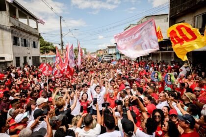 João Campos participa de caminhada no Cabo de Santo Agostinho