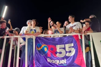 Raquel Lyra reforça parceria com Lula e defende gestão em caminhada no Recife Raquel Lyra reforça parceria com Lula e defende gestão em caminhada no Recife