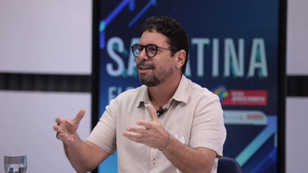 Ivan Moraes critica João Campos, cobra Raquel por apoio a Lula e defende tarifa zero na sabatina do SJCC Ivan Moraes critica João Campos, cobra Raquel por apoio a Lula e defende tarifa zero na sabatina do SJCC