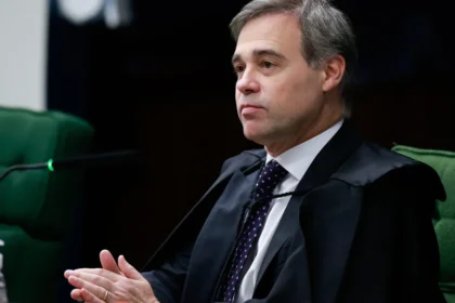 Mendonça deve manter no STF investigações sobre tráfico de influência de Lulinha Mendonça deve manter no STF investigações sobre tráfico de influência de Lulinha