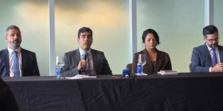 PSB acusa Raquel Lyra de abuso de poder e leva suposta “milícia digital” à Justiça Eleitoral PSB acusa Raquel Lyra de abuso de poder e leva suposta “milícia digital” à Justiça Eleitoral
