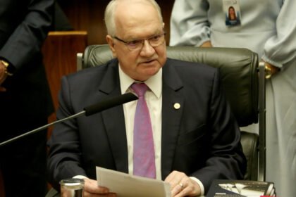 Cargo não confere privilégio, mas impõe limite’, diz Fachin após relatório da PF sobre Moraes