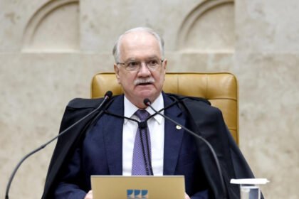 Fachin rejeita análise conjunta de casos de Moraes e Mendonça e remarca data