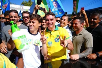 Flávio Bolsonaro confirma agenda com caminhada e comício no Recife Antigo Flávio Bolsonaro confirma agenda com caminhada e comício no Recife Antigo